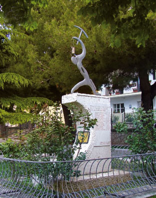"monumento_caduti_san_giovanni_rotondo"